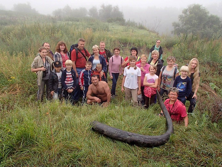 Со дна Ишима подняли гигантский бивень мамонта