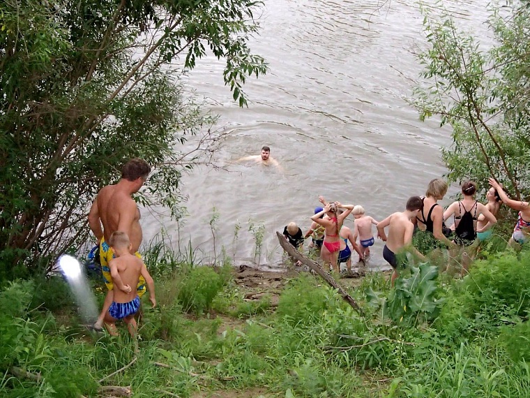 Со дна Ишима подняли гигантский бивень мамонта