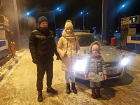 Замерзающую «Шевроле» на трассе Тюмень – Ханты-Мансийск отогрели инспекторы ДПС