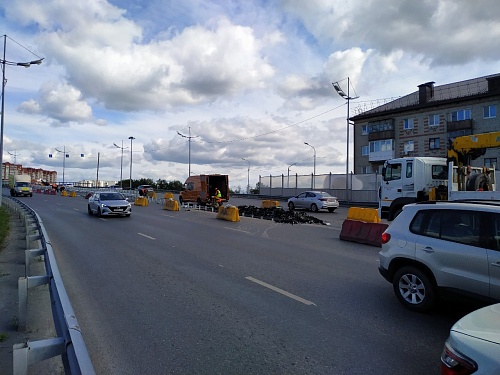 На месте крупного ДТП в Тюмени ставят барьерное ограждение