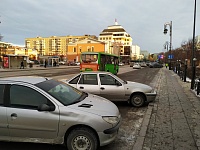 Часть парковок в центре Тюмени опустела. Но заторы остались