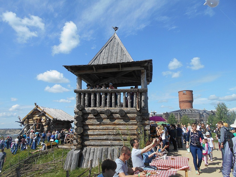 Гостей «Абалакского поля» кормили блюдами средневековой кухни