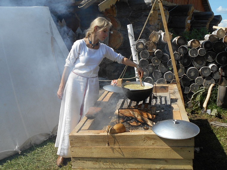 Гостей «Абалакского поля» кормили блюдами средневековой кухни
