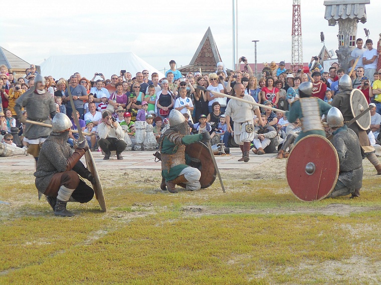 Гостей «Абалакского поля» кормили блюдами средневековой кухни