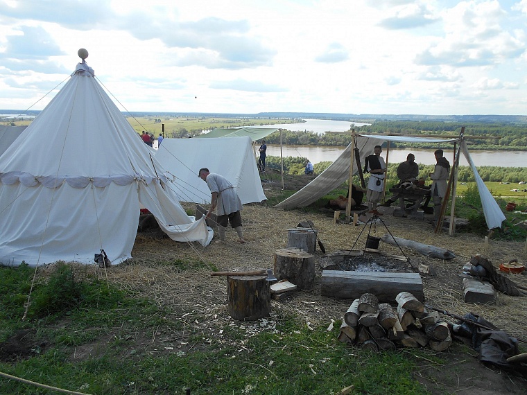 Гостей «Абалакского поля» кормили блюдами средневековой кухни