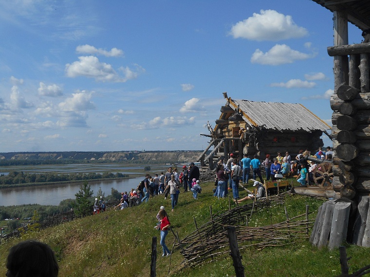 Гостей «Абалакского поля» кормили блюдами средневековой кухни