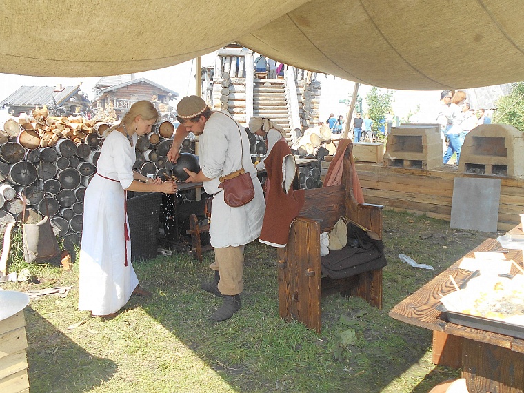 Гостей «Абалакского поля» кормили блюдами средневековой кухни