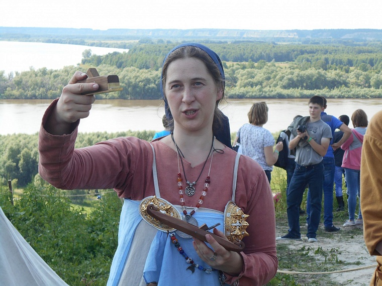 Гостей «Абалакского поля» кормили блюдами средневековой кухни