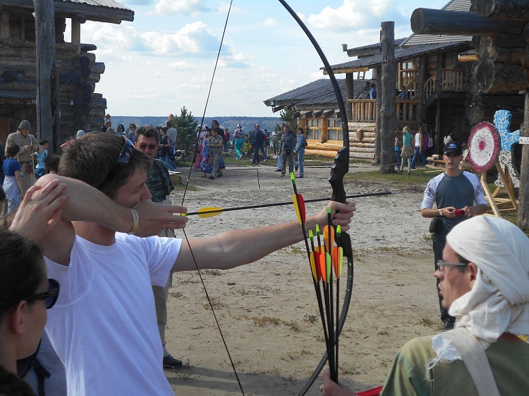 Гостей «Абалакского поля» кормили блюдами средневековой кухни