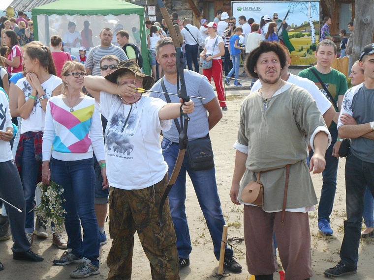 Гостей «Абалакского поля» кормили блюдами средневековой кухни