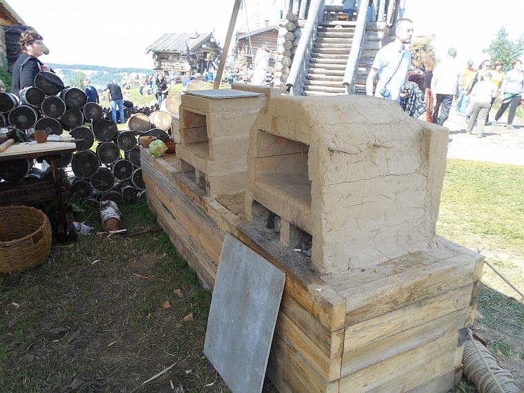 Гостей «Абалакского поля» кормили блюдами средневековой кухни