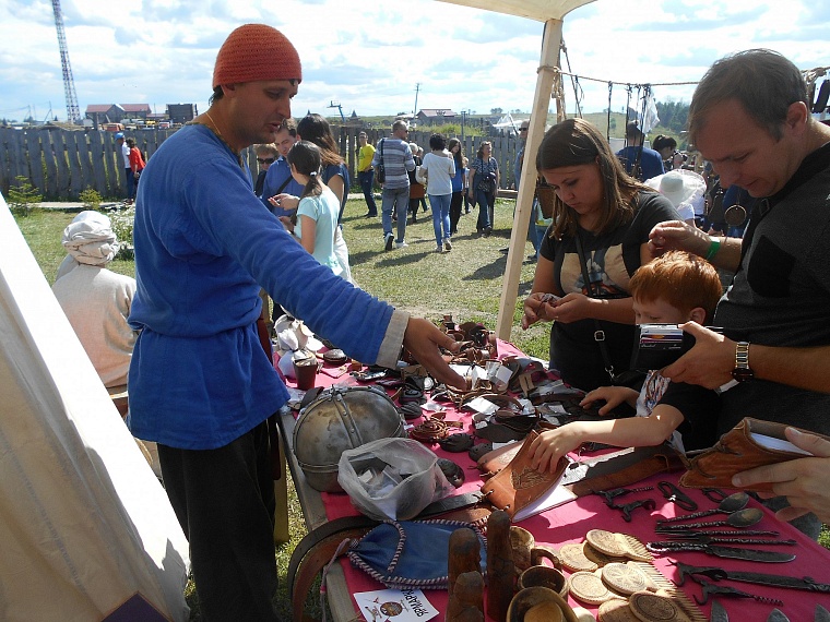 Гостей «Абалакского поля» кормили блюдами средневековой кухни