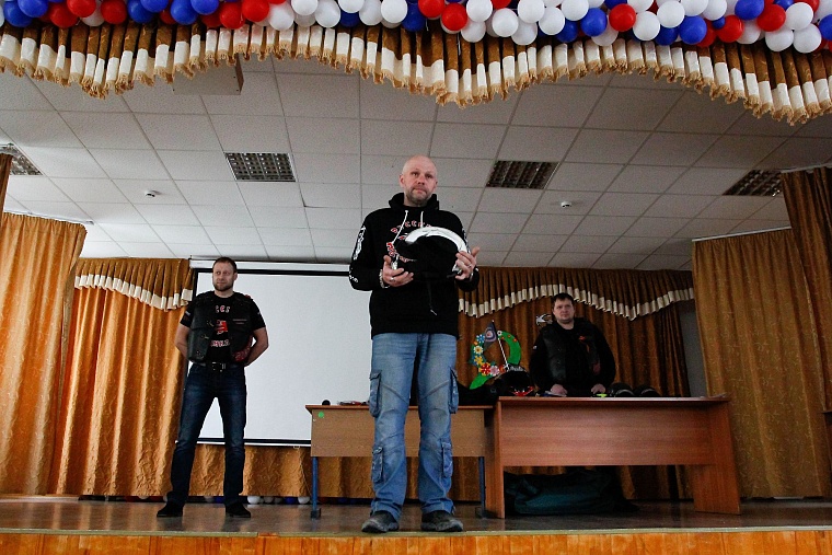 «Ночные волки» побили школьника в учебных целях