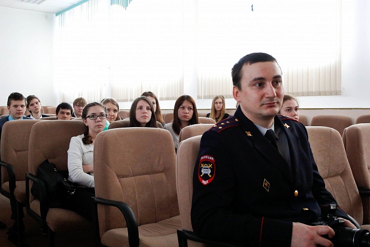 «Ночные волки» побили школьника в учебных целях