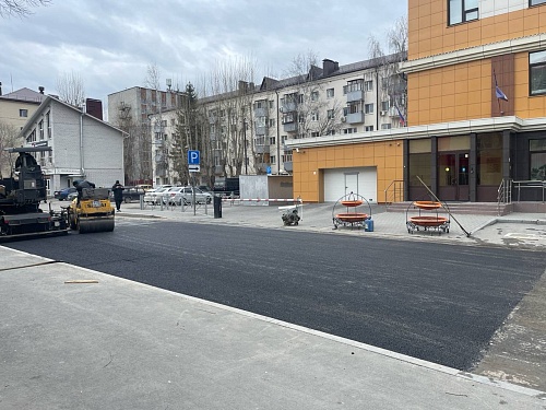 В Тюмени восстанавливают дороги после зимних коммунальных раскопок