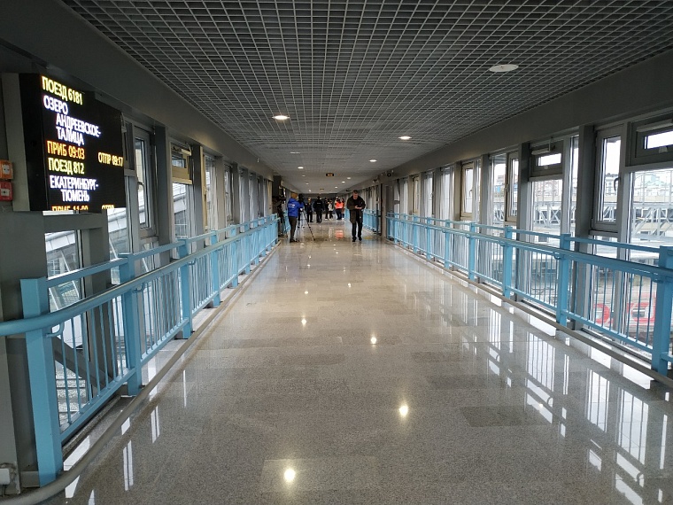 На тюменском железнодорожном вокзале открыли новый переход через пути