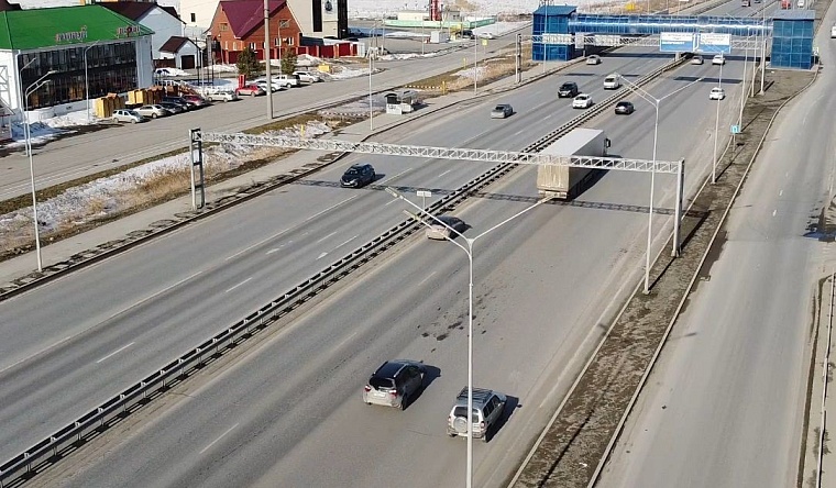 Дорожные ловушки: Колея на улице Федюнинского, и как из нее выбраться