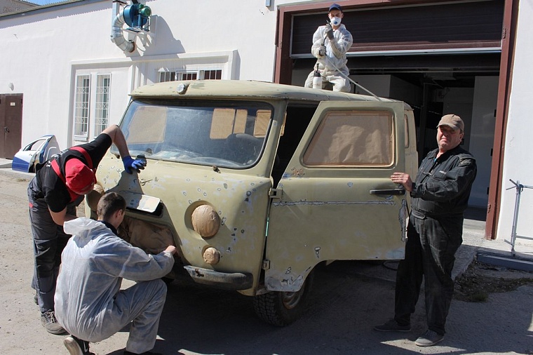 Тюменцы отправят отремонтированный УАЗ для бойцов в зону СВО