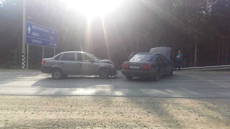 В столкнувшейся с тягачом «Приоре» погибли четверо, включая ребенка