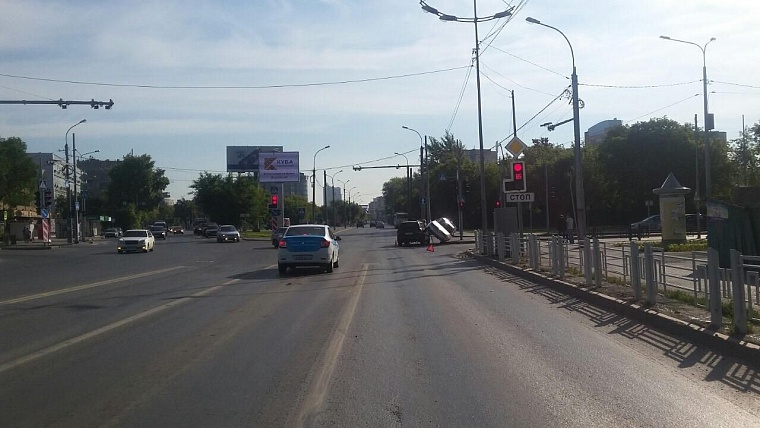 В столкнувшейся с тягачом «Приоре» погибли четверо, включая ребенка