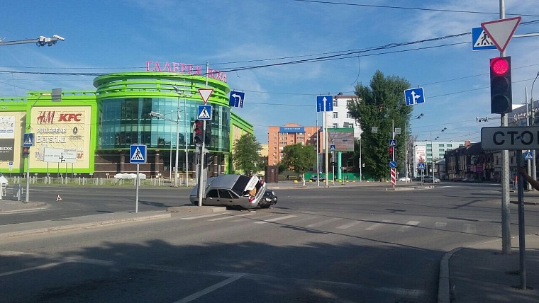 В столкнувшейся с тягачом «Приоре» погибли четверо, включая ребенка