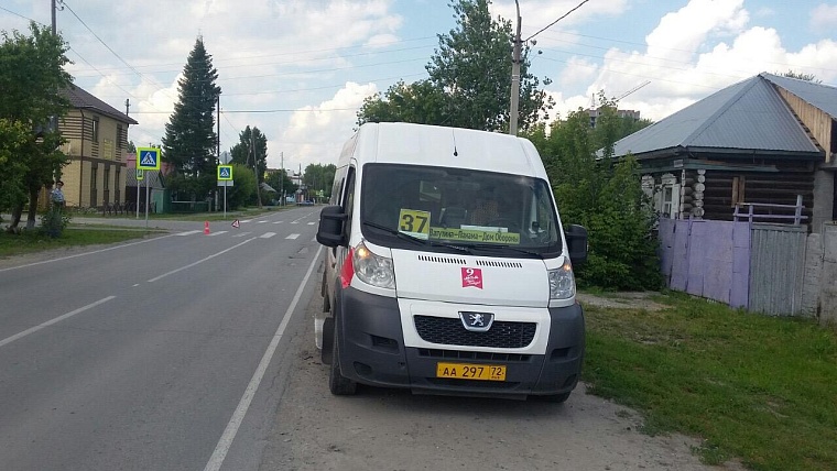 В столкнувшейся с тягачом «Приоре» погибли четверо, включая ребенка