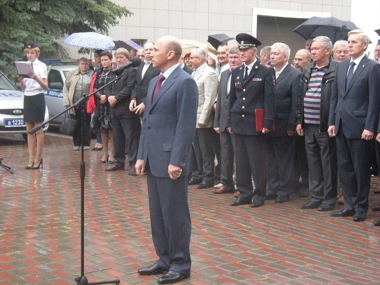 Автоинспекторам сегодня вручали ключи от «Приор», погоны и нагрудные знаки