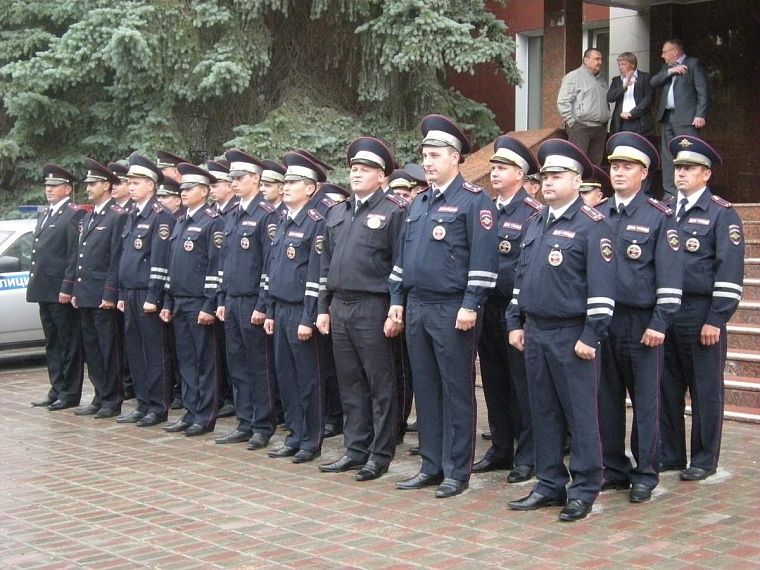 Автоинспекторам сегодня вручали ключи от «Приор», погоны и нагрудные знаки