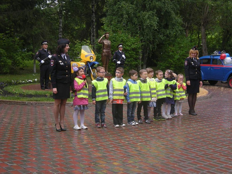 Автоинспекторам сегодня вручали ключи от «Приор», погоны и нагрудные знаки