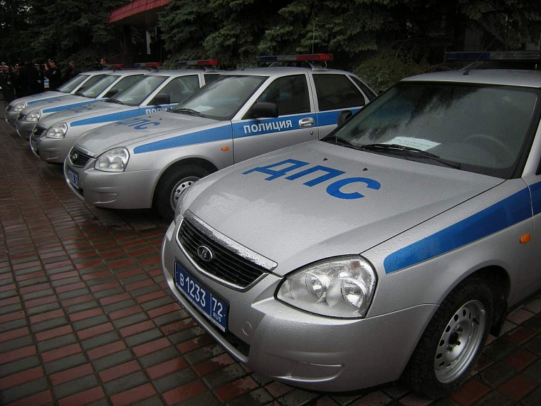 Автоинспекторам сегодня вручали ключи от «Приор», погоны и нагрудные знаки