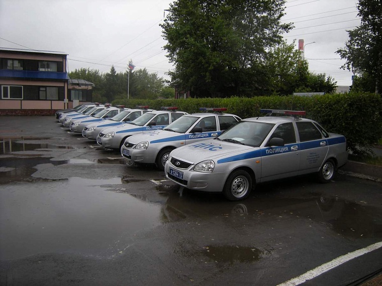 Автоинспекторам сегодня вручали ключи от «Приор», погоны и нагрудные знаки