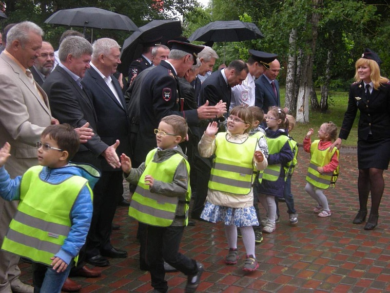 Автоинспекторам сегодня вручали ключи от «Приор», погоны и нагрудные знаки