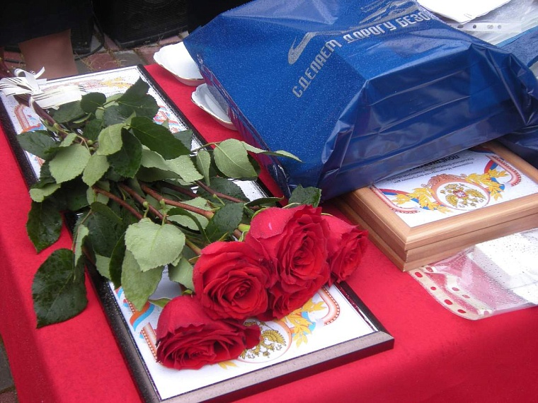 Автоинспекторам сегодня вручали ключи от «Приор», погоны и нагрудные знаки