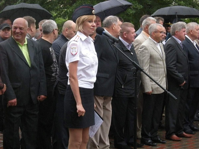 Автоинспекторам сегодня вручали ключи от «Приор», погоны и нагрудные знаки
