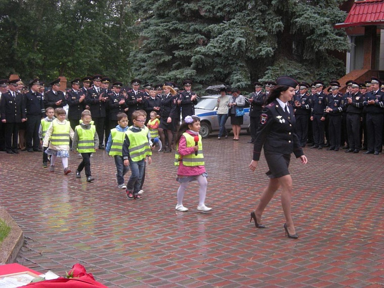 Автоинспекторам сегодня вручали ключи от «Приор», погоны и нагрудные знаки