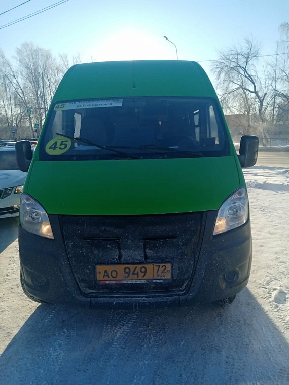 Водитель тюменской маршрутки гнал по встречке