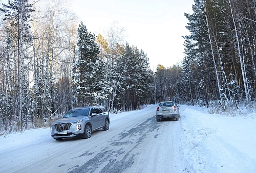 Наряды ДПС дежурят на опасных участках трассы Тюмень - Ханты-Мансийск
