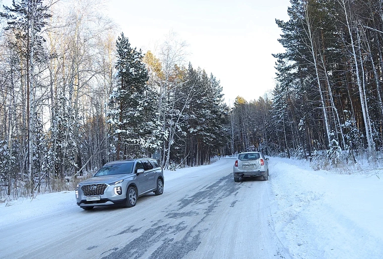 Наряды ДПС дежурят на опасных участках трассы Тюмень - Ханты-Мансийск