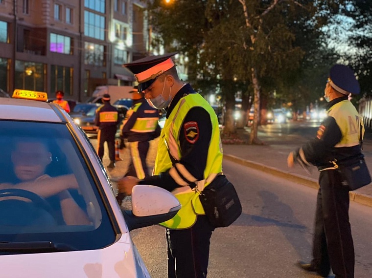 В ходе «сплошной проверки» в Тюмени сотрудники ГИБДД выявили 24 нарушения