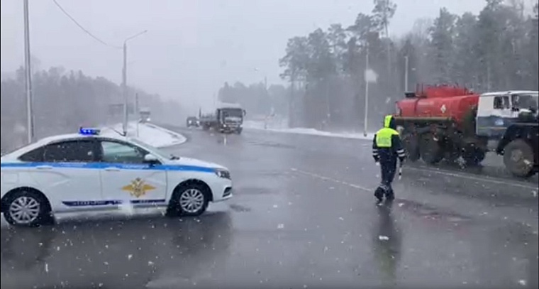 Из-за погоды на трассе Тюмень - Ханты-Мансийск ввели ограничения для транспорта