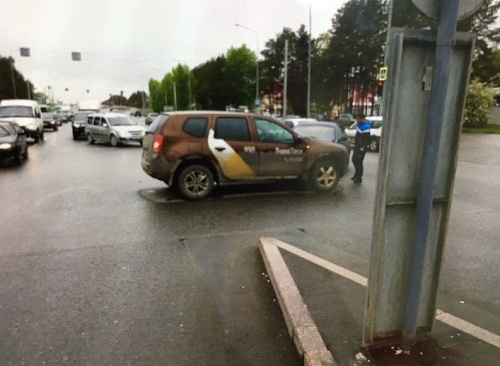 Водитель «Дастера» в Тюмени «таранит» нарушителей