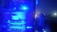 На Ямале автоинспекторы помогли замерзающему на трассе водителю