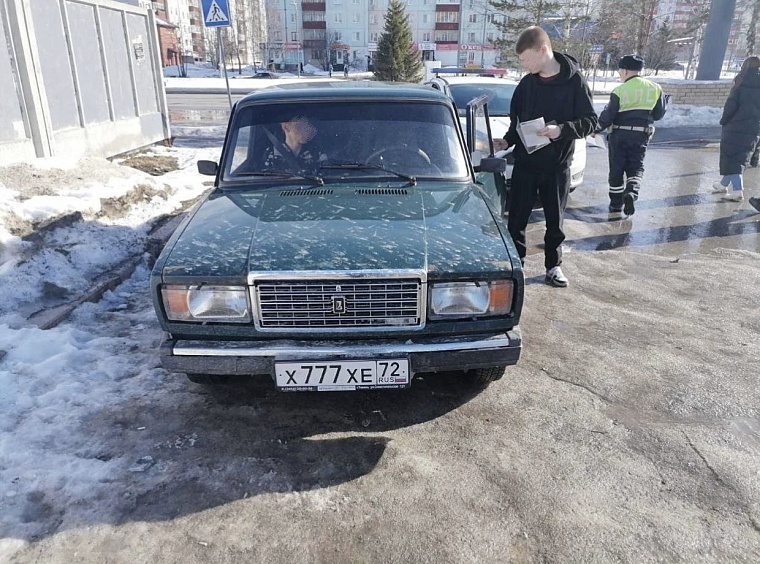 Тоболяк приехал на экзамен в ГИБДД на машине с красивыми фальшивыми номерами