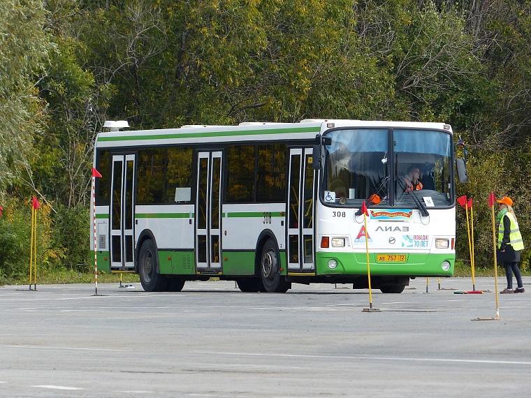 В заездах на автобусах победила чемпионка прошлого года
