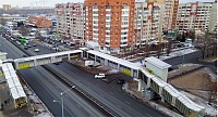 У надземного пешеходного перехода на ул. Гнаровской и развязке на ул. Мельникайте запущены лифты