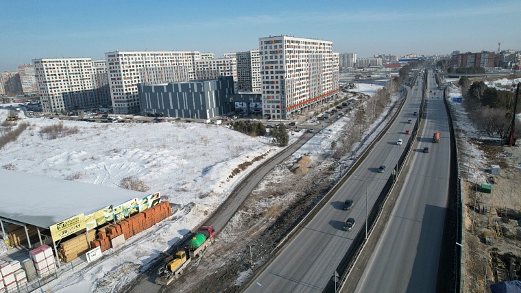 На строящейся в Тюмени новой развязке строители возвели четвёртую опору