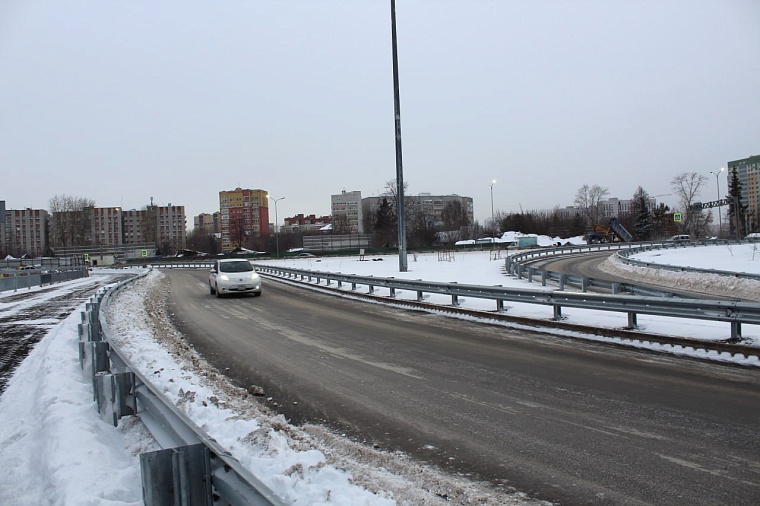 На развязке улиц Мельникайте и Хабаровской открыли движение по двум съездам