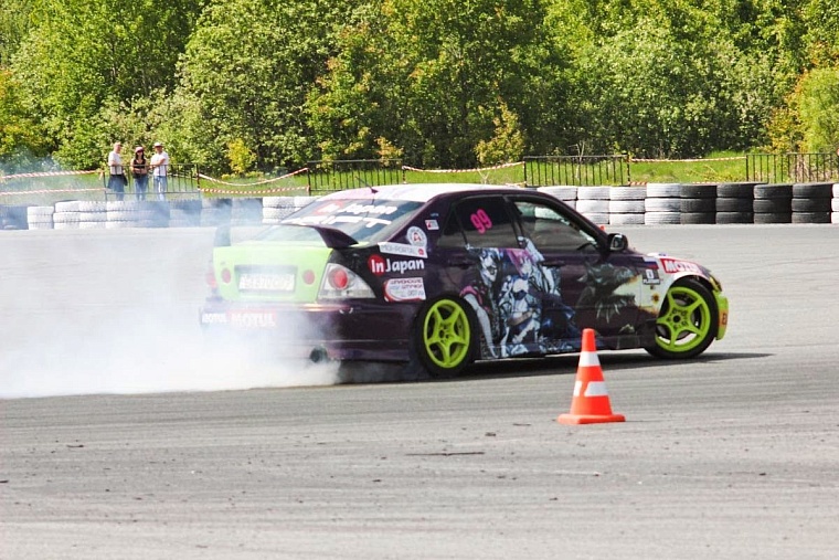 В Метелево тюменцы увидели красивый дрифт