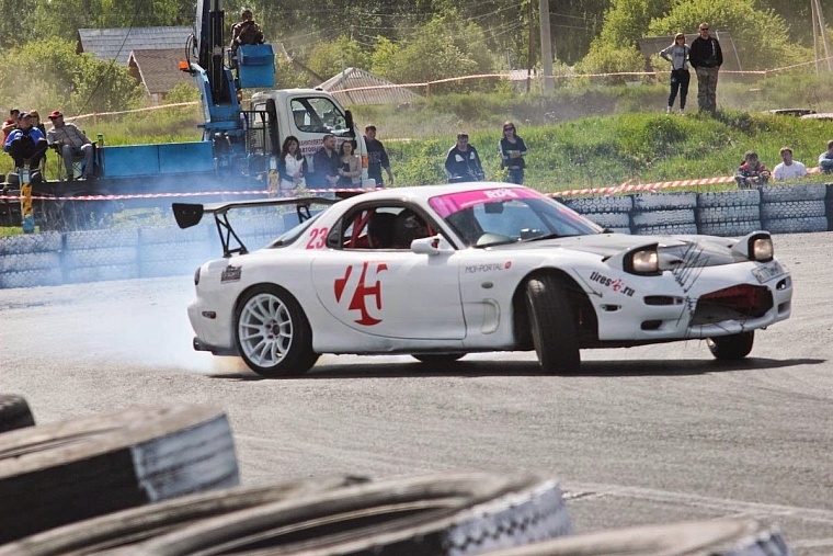 В Метелево тюменцы увидели красивый дрифт