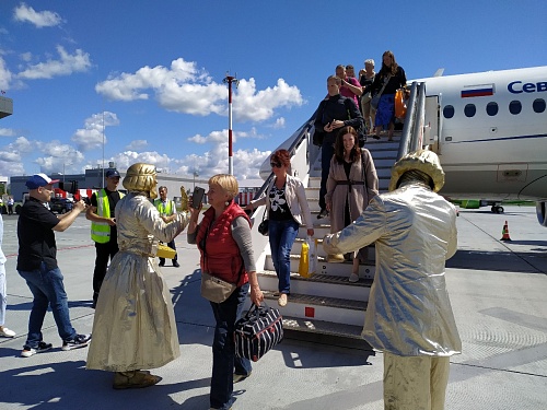 В тобольский аэропорт Ремезов прибыл первый чартер из Санкт-Петербурга
